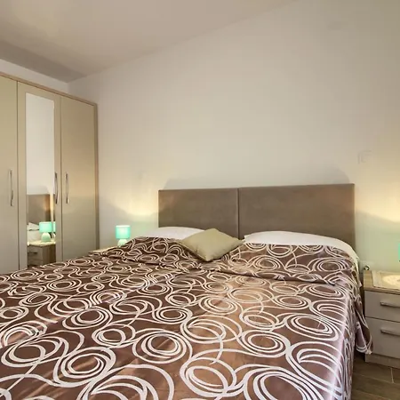 Complex Of 2 Aurora With 2 Private Pools For Up To 20 Persons Only 200m From The - Wiibuk Villa Banjole