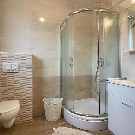 Villa Complex Of 2 Aurora With 2 Private Pools For Up To 20 Persons Only 200m From The - Wiibuk