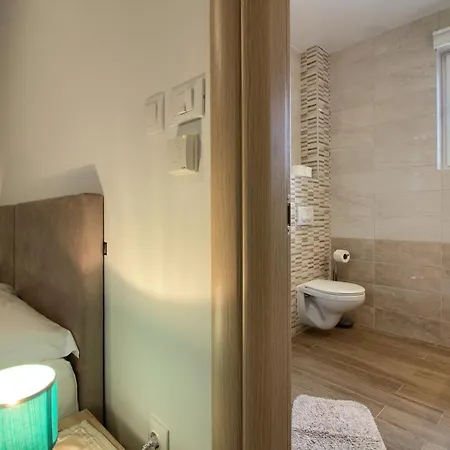 Complex Of 2 Aurora With 2 Private Pools For Up To 20 Persons Only 200m From The - Wiibuk Villa