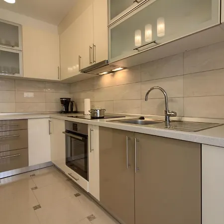 Villa Complex Of 2 Aurora With 2 Private Pools For Up To 20 Persons Only 200m From The - Wiibuk Banjole
