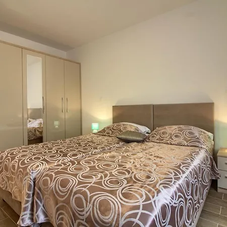 Complex Of 2 Aurora With 2 Private Pools For Up To 20 Persons Only 200m From The - Wiibuk *