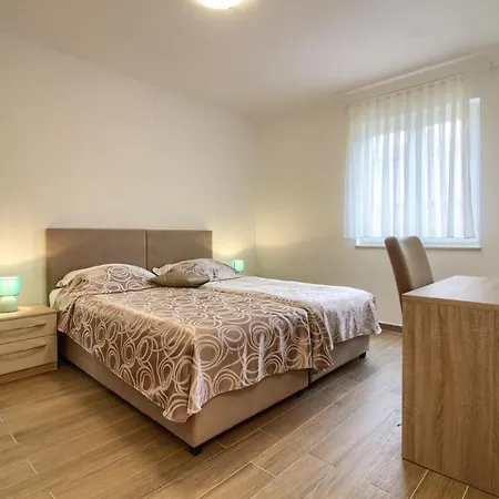 Complex Of 2 Aurora With 2 Private Pools For Up To 20 Persons Only 200m From The - Wiibuk *