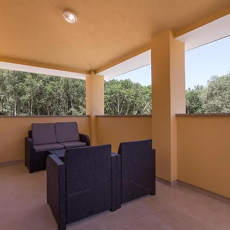 Villa Complex Of 2 Aurora With 2 Private Pools For Up To 20 Persons Only 200m From The - Wiibuk *