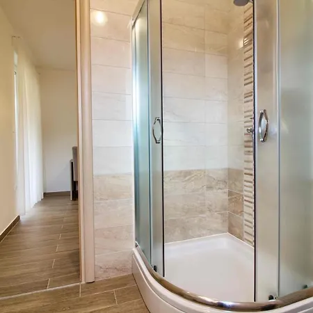 Complex Of 2 Aurora With 2 Private Pools For Up To 20 Persons Only 200m From The - Wiibuk Villa