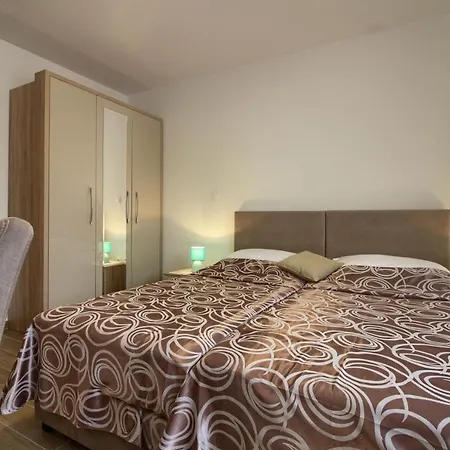 Complex Of 2 Aurora With 2 Private Pools For Up To 20 Persons Only 200m From The - Wiibuk Villa